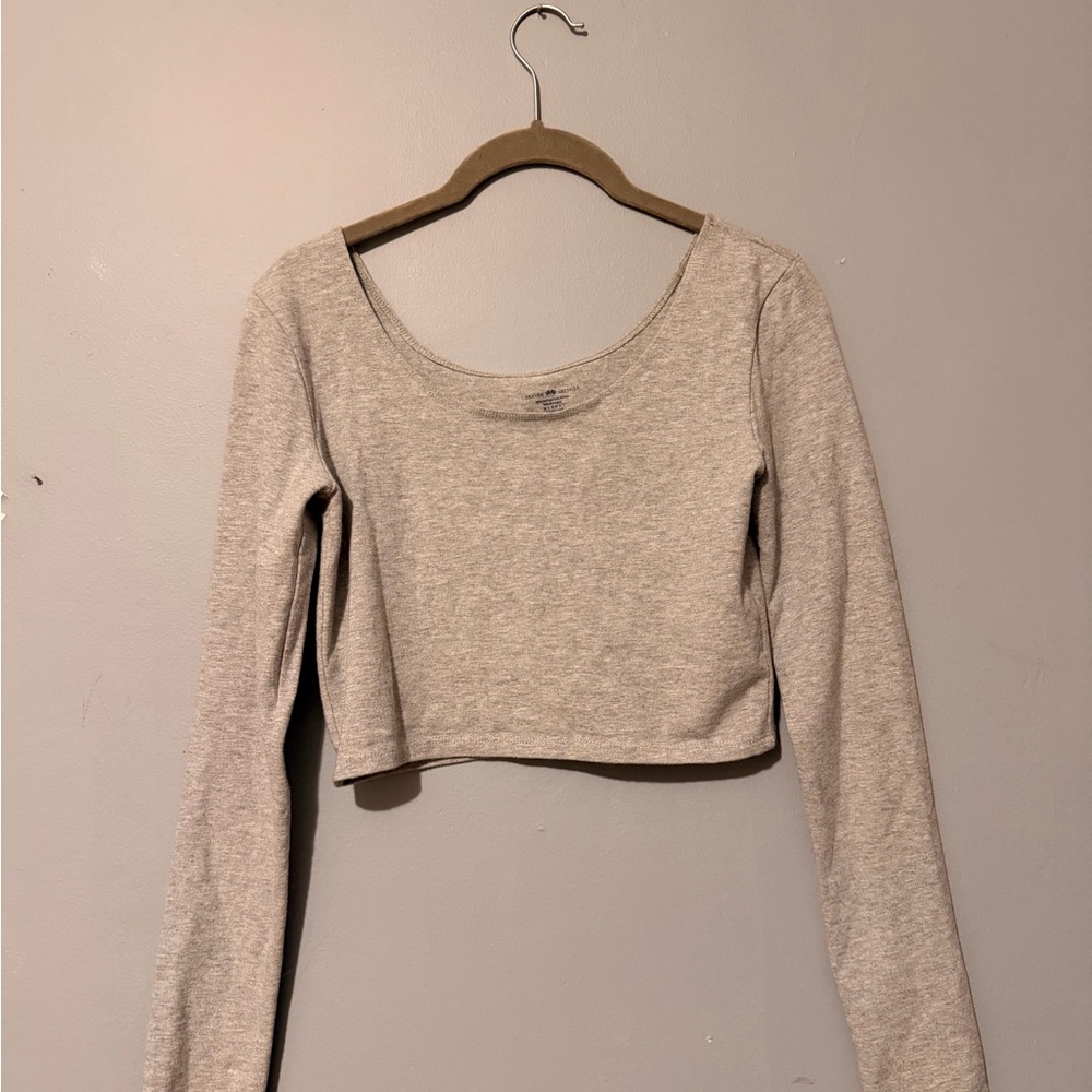 Brandy Melville Light Gray Long Sleeve Crop Top
